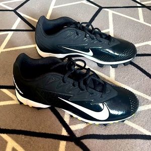 Nike cleats black and white